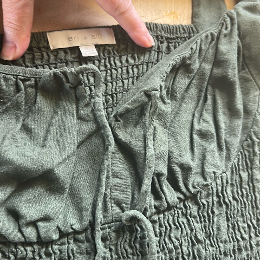 L Anthropologie olive green ruched waist, peplum tank top w scoop neckline & tie - Picture 3 of 10